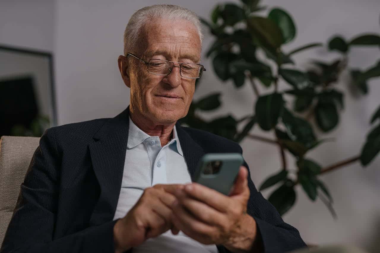 Empowering Patients: Advantages of Smartphone-Based Vital Sign Monitoring for Chronic Conditions